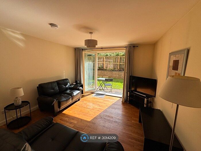 3 Bedroom Flat To Rent In Duff Street, Edinburgh, EH11
