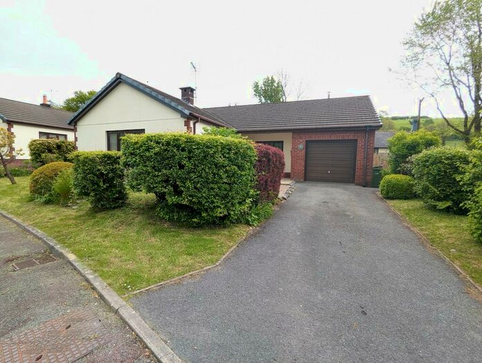 3 Bedroom Bungalow To Rent In Bro Celynin, Bronwydd Arms, Carmarthen, Carmarthenshire., SA33