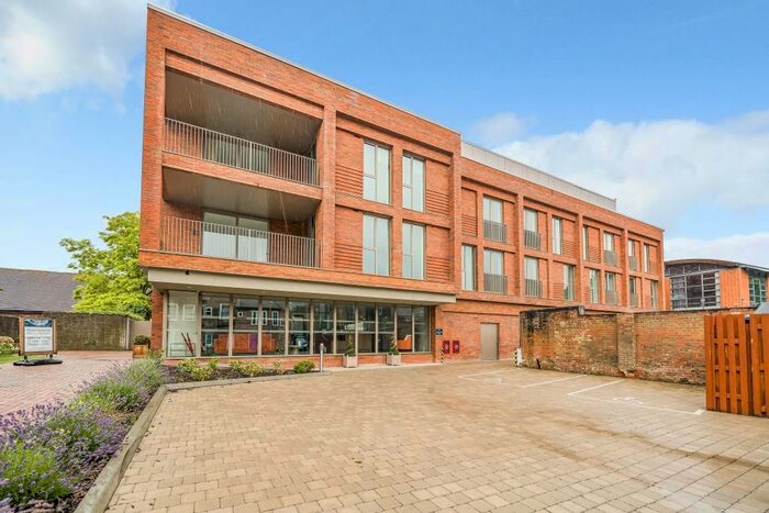 2 Bedroom Flat To Rent In Newbury, West Berkshire, RG14