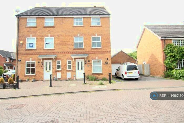 3 Bedroom Semi-Detached House To Rent In Snowberry Close, Bradley Stoke, Bristol, BS32