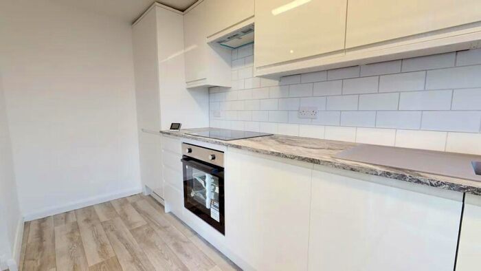 1 Bedroom Flat To Rent In Waddon Park Av, CR0