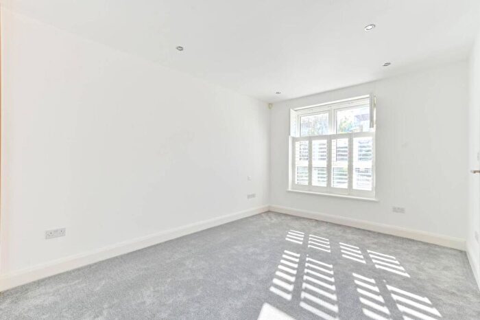 4 Bedroom Flat To Rent In The Avenue, Queen's Park, London, NW6