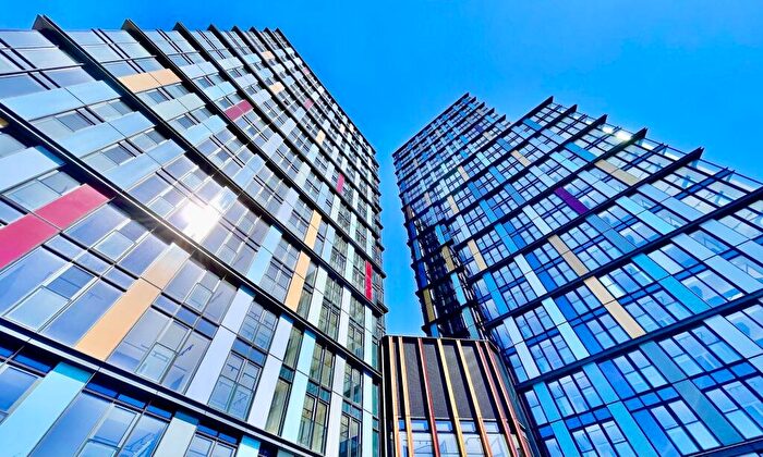 2 Bedroom Apartment To Rent In Sun Street, London, EC2A