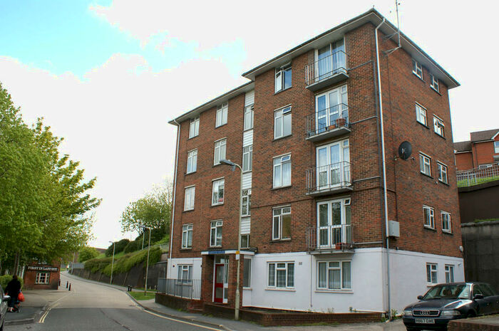 1 Bedroom Flat To Rent In Wales Street, Winchester, SO23