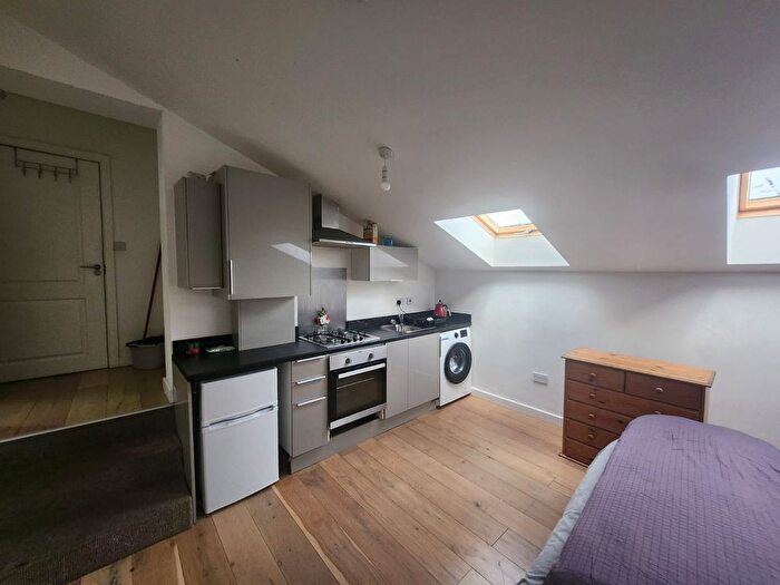 1 Bedroom Studio To Rent In Kirkgate, Wakefield, WF1