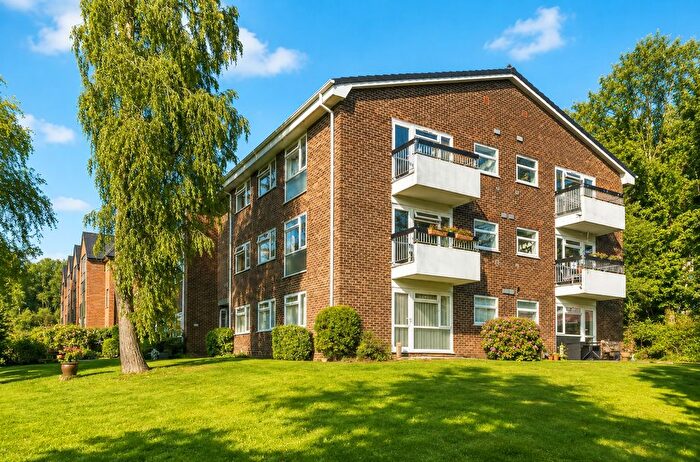 2 Bedroom Flat For Sale In Charterhouse Road, Godalming, Surrey, GU7