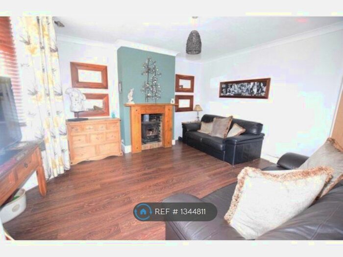 2 Bedroom Semi-Detached House To Rent In Woodside, Gillingham, ME8