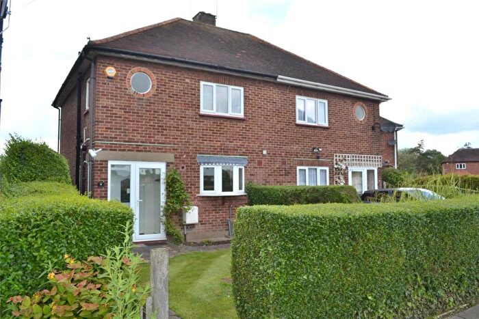 2 Bedroom Semi-Detached House For Sale In Dexter Road, Barnet, EN5