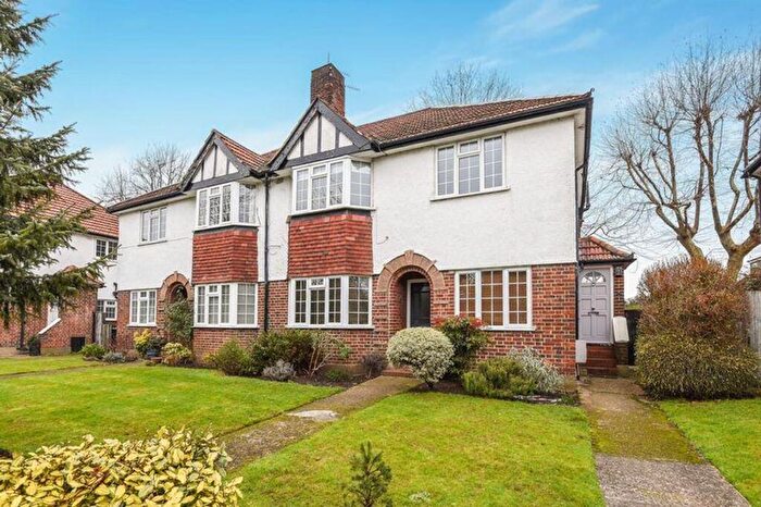 2 Bedroom Maisonette For Sale In Portsmouth Road, Thames Ditton, KT7