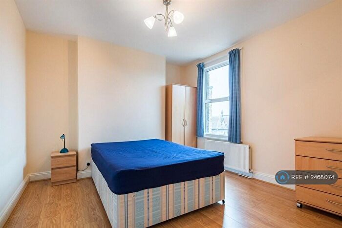 2 Bedroom Maisonette To Rent In Bedford Hill, London, SW12