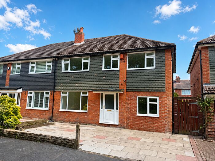 5 Bedroom Semi-Detached House For Sale In Lincoln Grove, Sale, M33