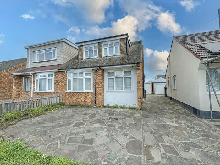 3 Bedroom Chalet For Sale In Craven Close, Ashingdon, SS4