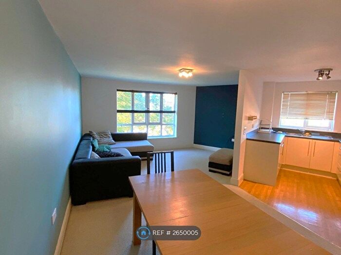 2 Bedroom Flat To Rent In Richard Dodd Place, Slough, SL1