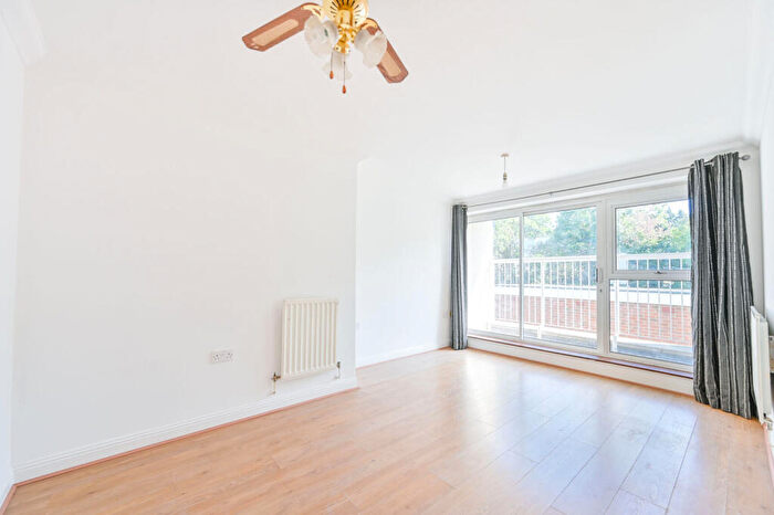2 Bedroom Flat For Sale In The Avenue, , Wembley, HA9