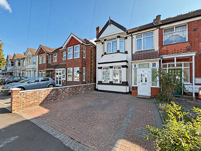 4 Bedroom Semi Detached House To Rent In Alexandra Road, Hounslow, TW3