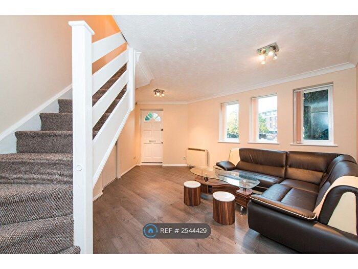 2 Bedroom Flat To Rent In Codling Close, London, E1W