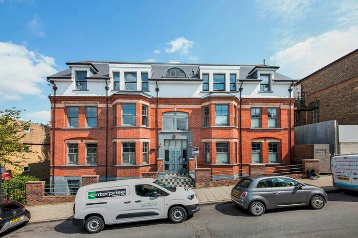 2 Bedroom Flat To Rent In Jasper Road, Upper Norwood, London, SE19