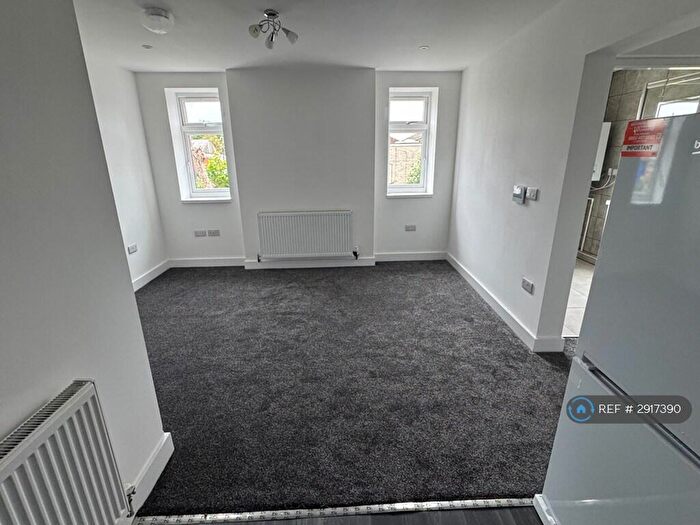 2 Bedroom Flat To Rent In Chapeltown, Pudsey, LS28