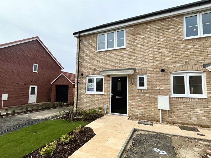 2 Bedroom Terraced House For Sale In Early Bird Applications - Newton Meadows, NG33