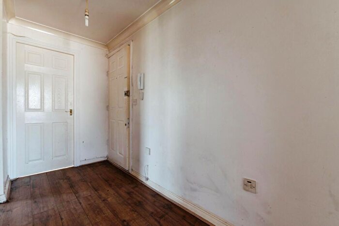 2 Bedroom Flat For Sale In Dock Road, Tilbury, RM18