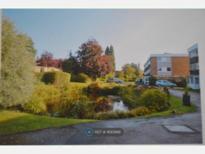 2 Bedroom Maisonette To Rent In Doods Place, Reigate, RH2