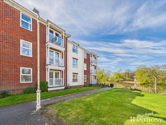 2 Bedroom Flat To Rent In Guillemot Way, Watermead, HP19