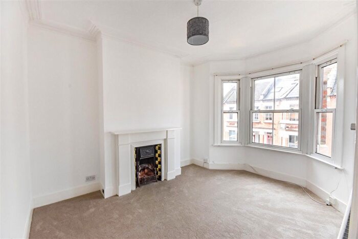 1 Bedroom Flat To Rent In Mafeking Avenue, Brentford, TW8