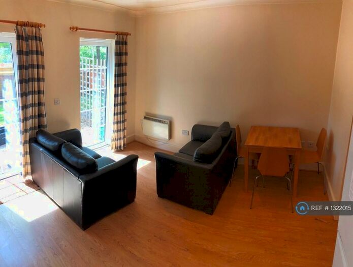 4 Bedroom Flat To Rent In St. Catherines Court, Winchester, SO23