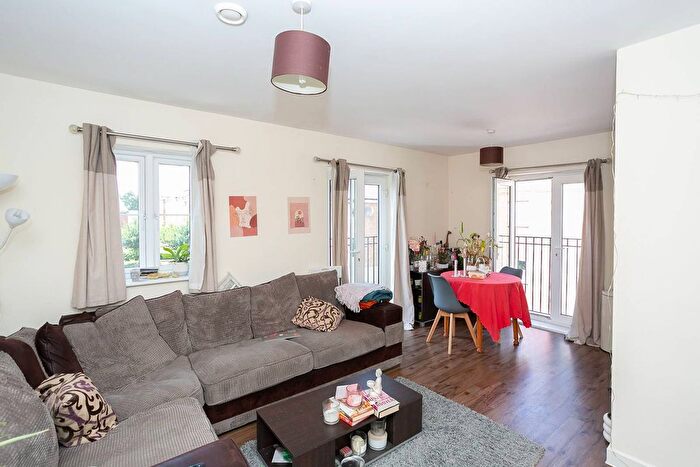 2 Bedroom Flat To Rent In Dodd Road, Watford, WD24