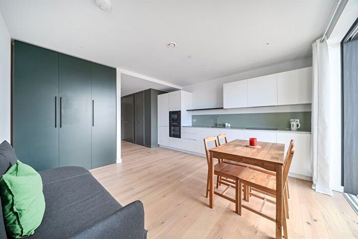 Studio To Rent In Peninsula Gardens, Mabyn Lane, Lower Riverside, Greenwich Peninsula, SE10