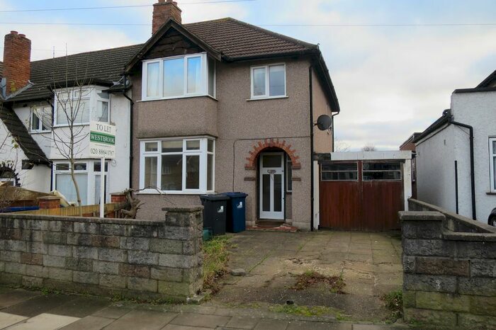 3 Bedroom End Of Terrace House To Rent In Allenby Road, Southall UB1
