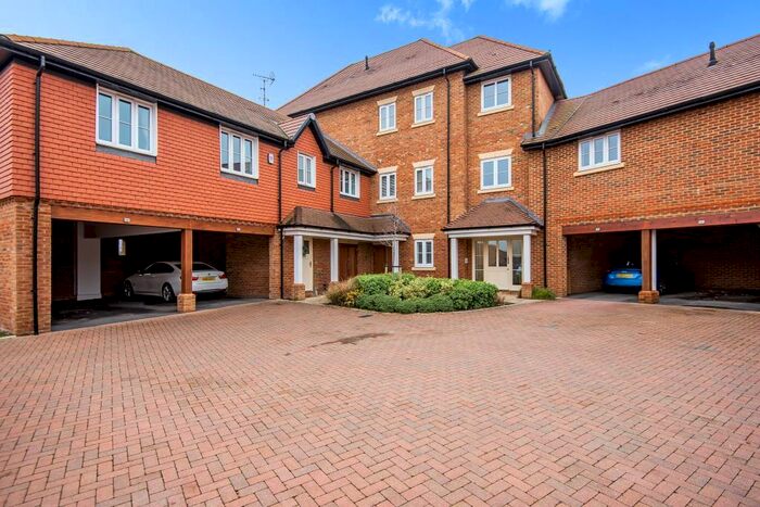 1 Bedroom Apartment To Rent In Heather Green, Woodhurst Park, RG42