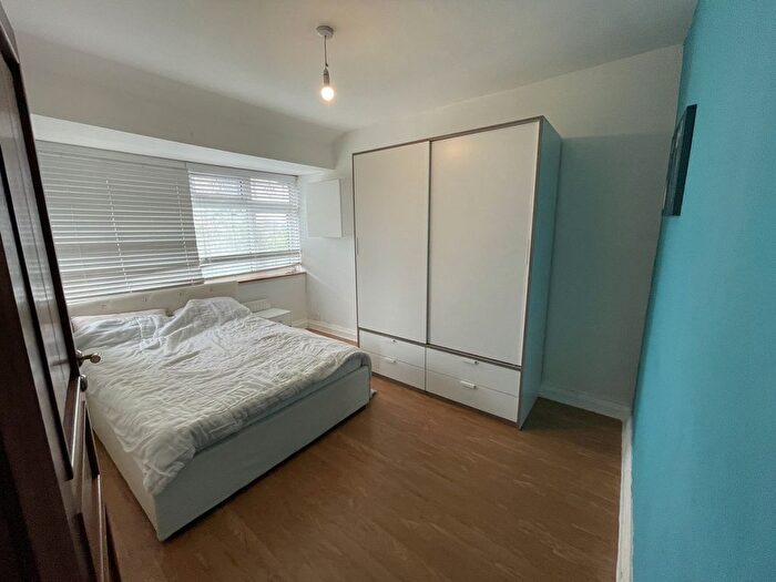 5 Bedroom Semi-detached House To Rent In Woodrow Close, Greenford, UB6