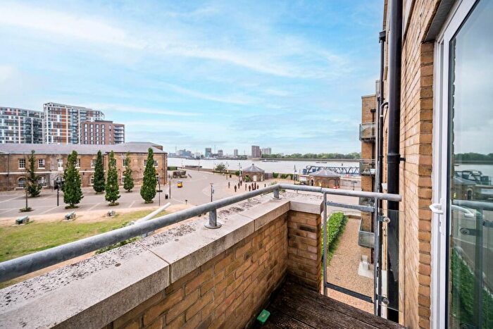 2 Bedroom Flat To Rent In Hopton Road, Woolwich, London, SE18