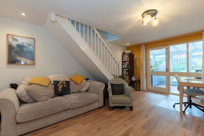 2 Bedroom Terraced House To Rent In River View, Kennington, OX1