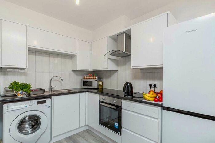 Flat To Rent In Hanover Place, London, E3