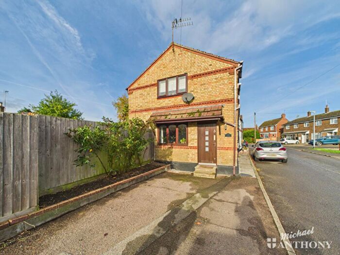 1 Bedroom Flat For Sale In The Old Chapel, Church Road, Slapton, Leighton Buzzard, Bedfordshire, LU7
