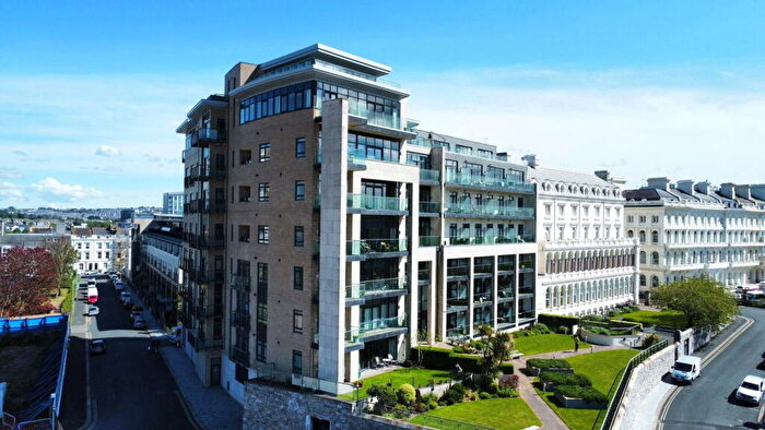 2 Bedroom Apartment For Sale In The Azure, Cliff Road, The Hoe, PL1
