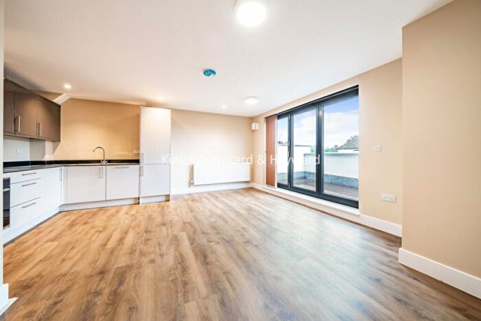 2 Bedroom Flat To Rent In Croft Avenue, West Wickham, Kent, BR4