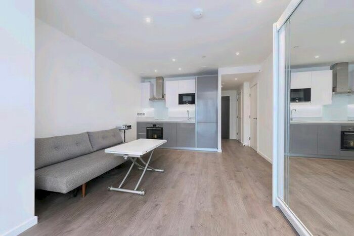 Studio To Rent In Juniper Drive, London, SW18