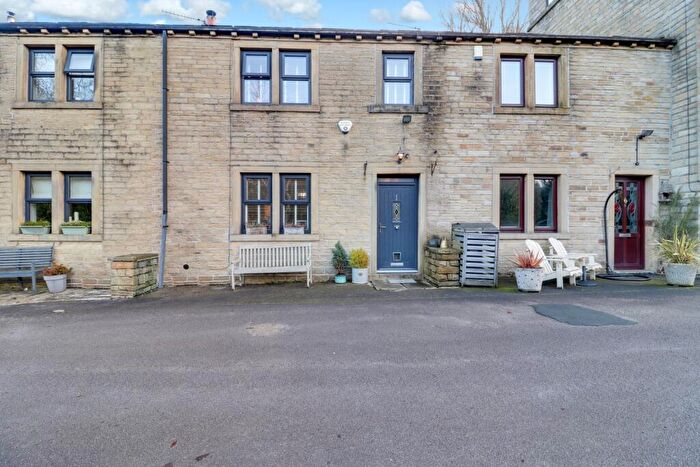 2 Bedroom Cottage For Sale In Upper Bank Houses, Beestonley Lane, Halifax, West Yorkshire, HX4