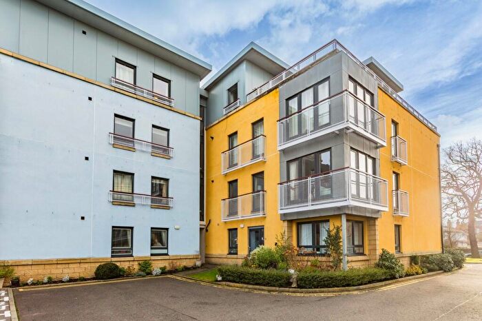 2 Bedroom Flat For Sale In Barnton Grove, Edinburgh, EH4