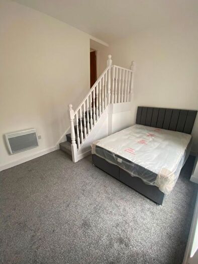 1 Bedroom Flat To Rent In Fairmount, Bradford, BD9
