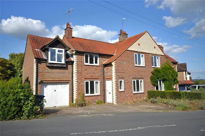 3 Bedroom Semi-Detached House To Rent In Farncombe Hill, Farncombe, Godalming, Surrey, GU7