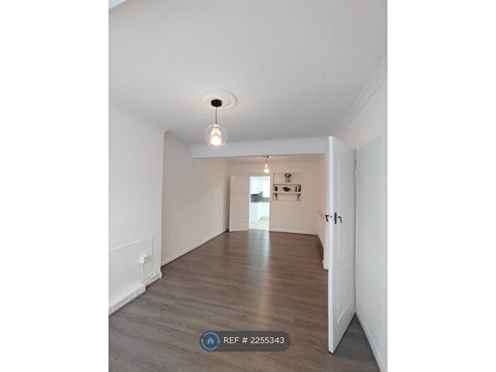 3 Bedroom End Of Terrace House To Rent In Rochford Way, Croydon, CR0