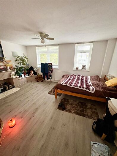 3 Bedroom Maisonette For Sale In Glengarnock Avenue, Isle Of Dogs, London, E14