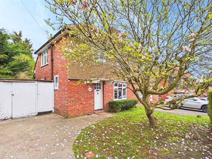 3 Bedroom Semi Detached House For Sale In Foxearth Road, South Croydon, CR2