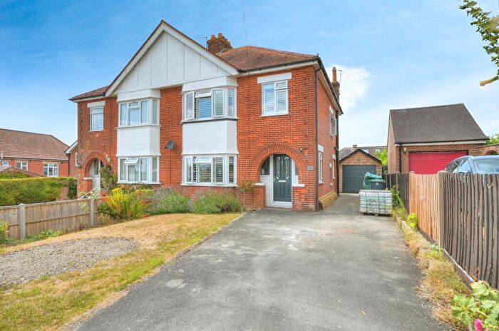 3 Bedroom Semi-Detached House For Sale In Sunnyhill Road, Salisbury, SP1