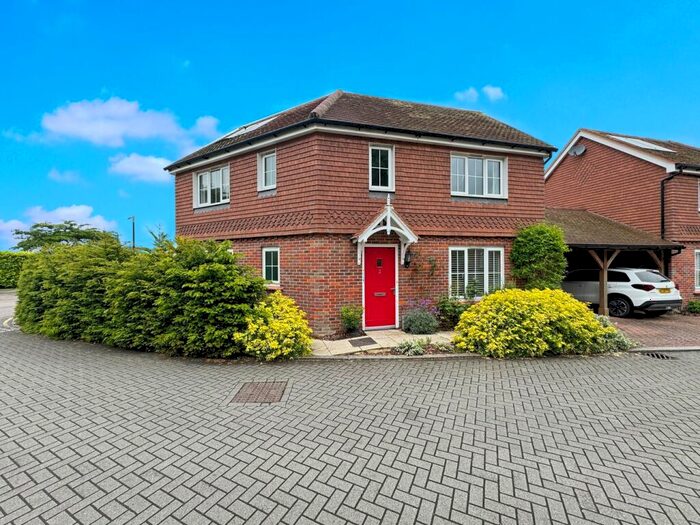 3 Bedroom Detached House To Rent In Abrahams Close, Amersham, HP7
