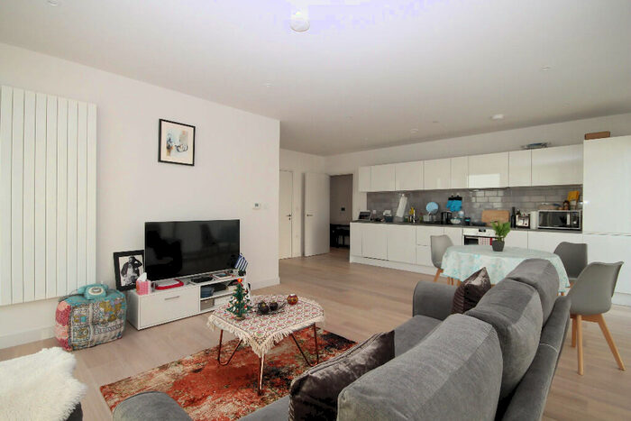 2 Bedroom Flat To Rent In Liner House, Admiralty Avenue, London, E16